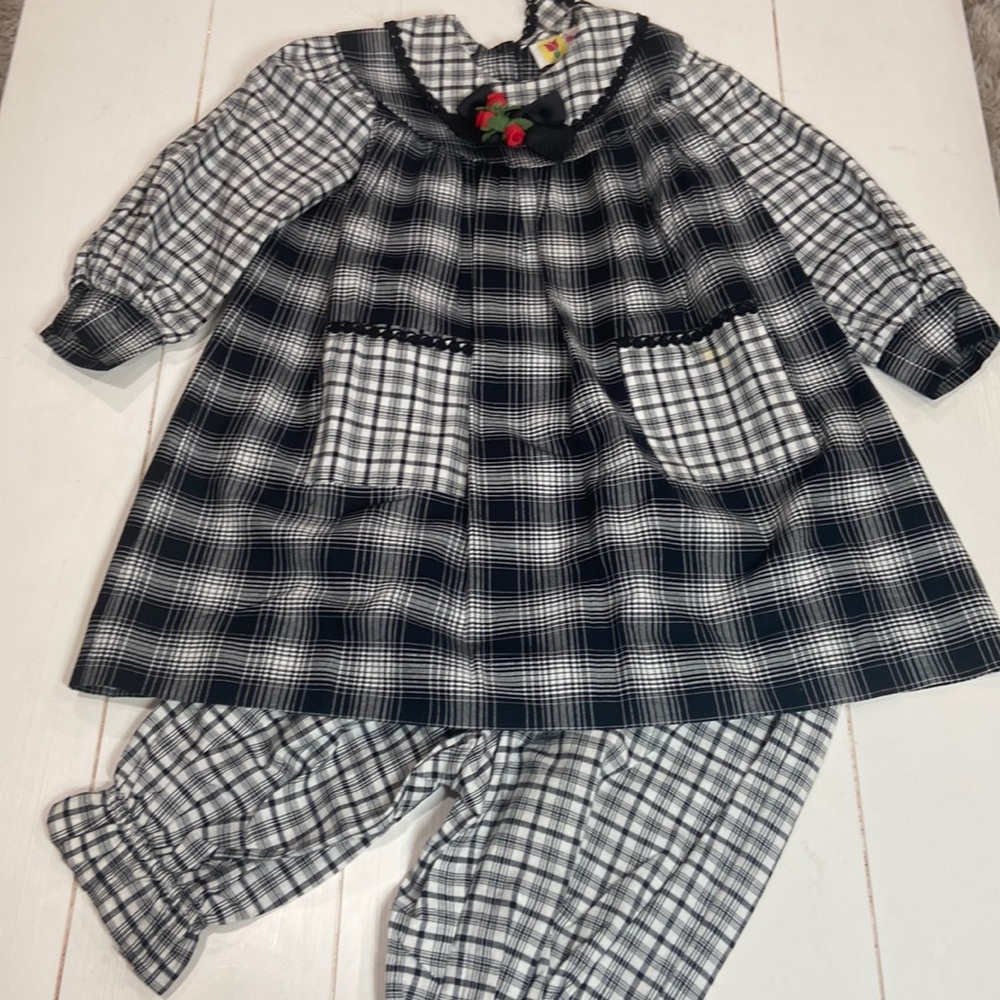 Girls sz 5 Two Piece Outfit Flaw